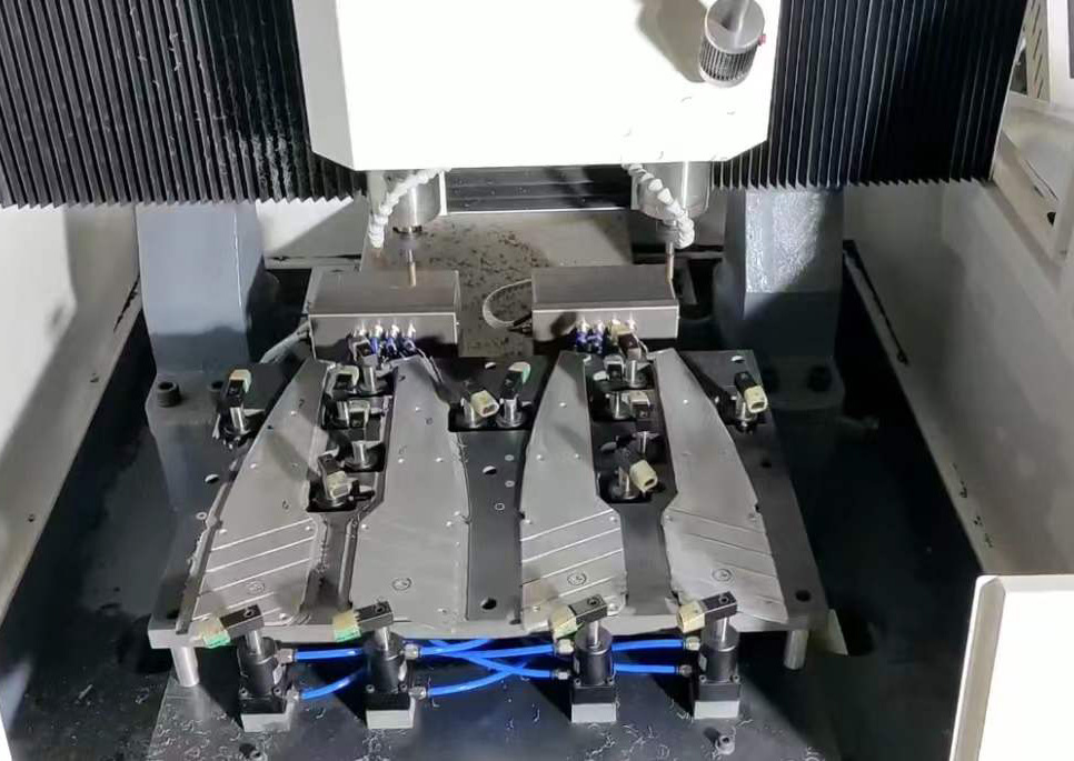 壓鑄去毛刺數(shù)控銑邊機(jī)為不同制品的壓鑄件加工而生