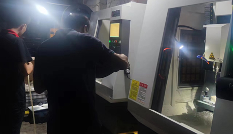 壓鑄工廠實用化壓鑄件的自動去毛刺機